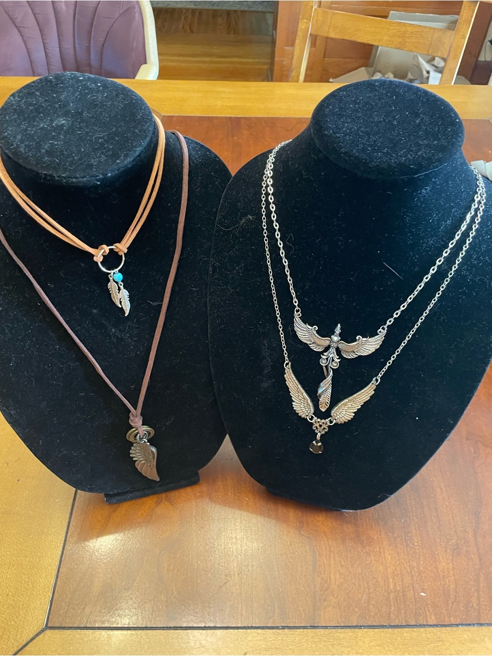 7 Necklaces and 1 bracelet - Women Jewelry